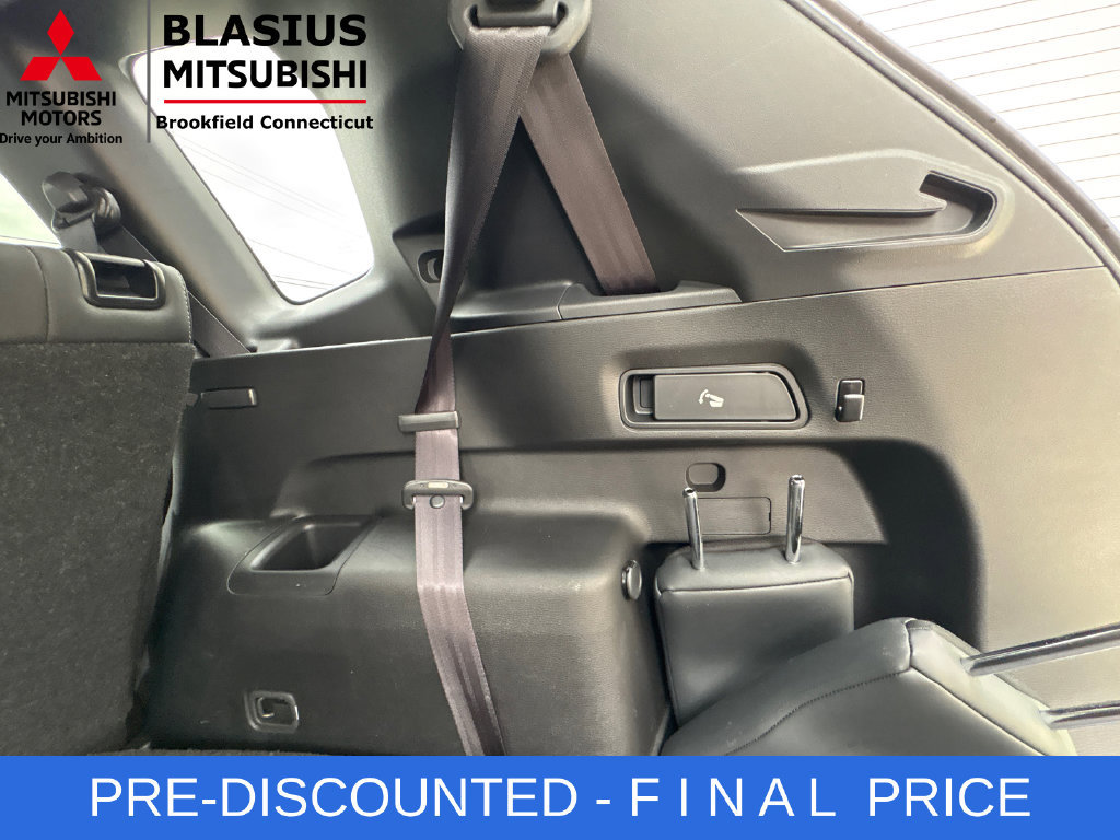 Used 2025 Mitsubishi Outlander AWD image 68