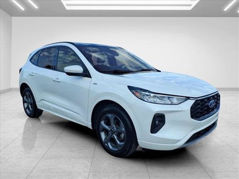 Used 2023 Ford Escape ST-Line Select w/ Tech Pack #2 AWD/4WD image 2