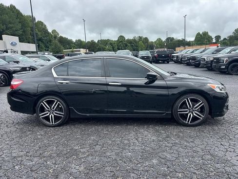 Used 2017 Honda Accord Sport image 9
