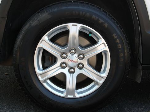 Used 2018 GMC Acadia SLE FWD image 42