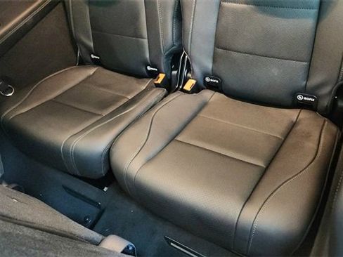 Used 2025 Mercedes-Benz GLS 450 4MATIC image 32