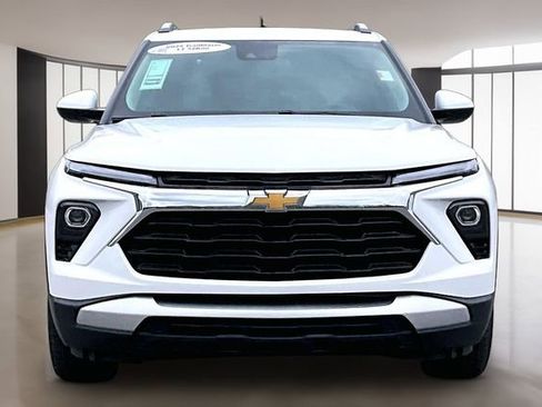 Used 2024 Chevrolet TrailBlazer LT FWD image 2