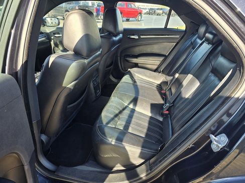 Used 2019 Chrysler 300 S image 9