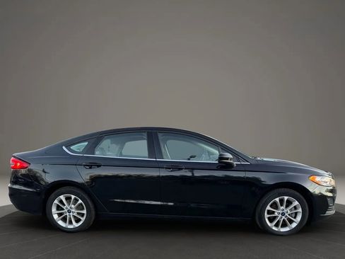 Used 2020 Ford Fusion SE image 4