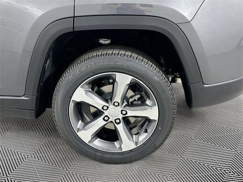 New 2025 Jeep Grand Cherokee Limited w/ Luxury Tech Group II image 16