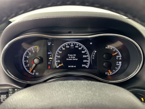 Used 2017 Jeep Grand Cherokee Altitude image 16