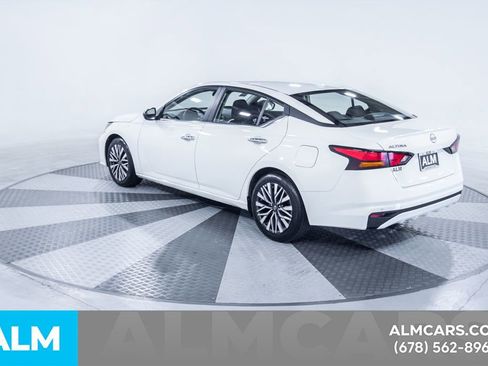 Used 2025 Nissan Altima 2.5 SV FWD image 8