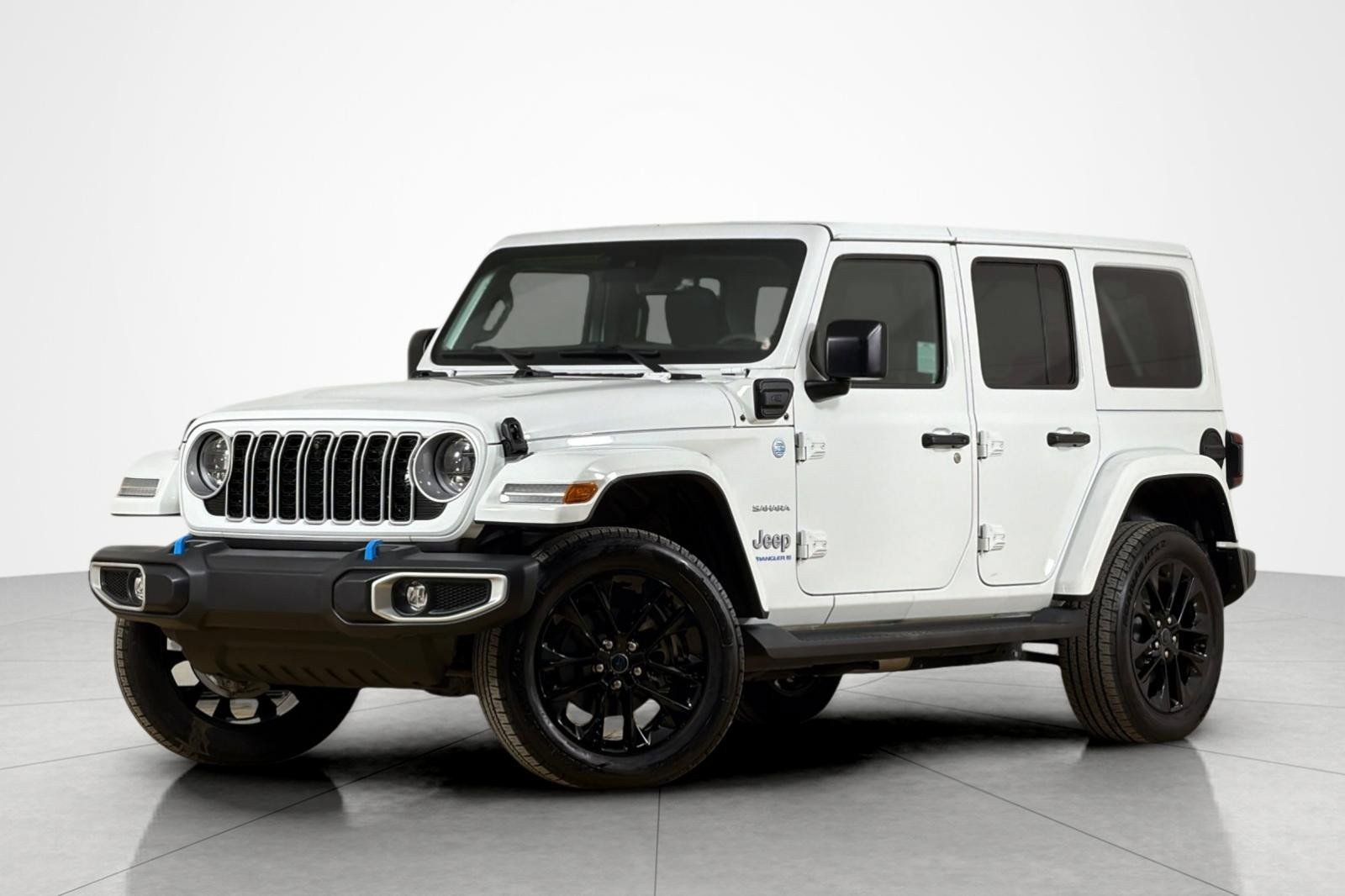 Used 2024 Jeep Wrangler Unlimited Sahara w/ Technology Group AWD/4WD image 1