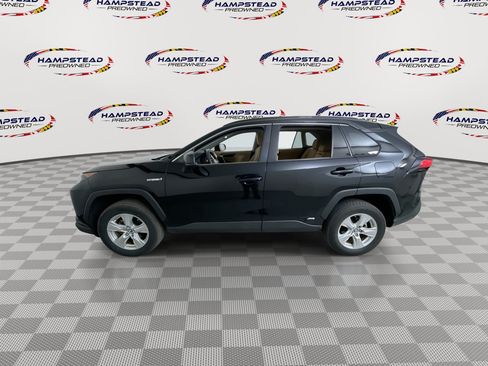Used 2021 Toyota RAV4 LE AWD/4WD image 5