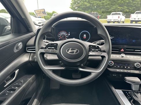 Used 2024 Hyundai Elantra SEL FWD image 24