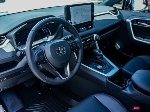 Used 2025 Toyota RAV4 XSE AWD/4WD image 8