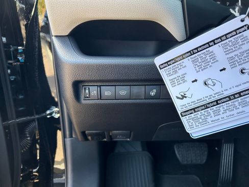 Used 2025 Toyota RAV4 XLE image 27