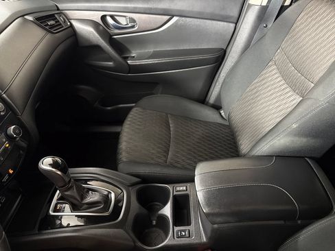 Used 2019 Nissan Rogue S w/ Special Edition Package FWD image 19