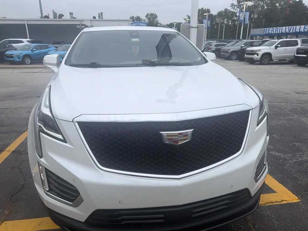 Used 2020 Cadillac XT5 Sportv w/ Platinum Package AWD/4WD image 2