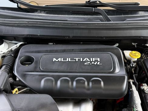 Used 2017 Jeep Cherokee Trailhawk AWD/4WD image 42