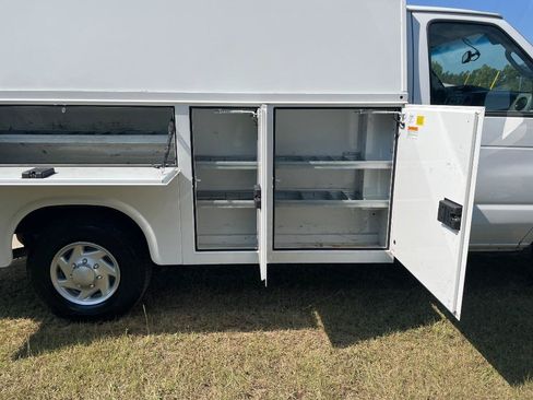 Used 2017 Ford E-350 and Econoline 350 Super Duty RWD image 13