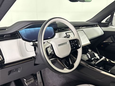 Used 2024 Land Rover Range Rover Sport Dynamic SE image 4