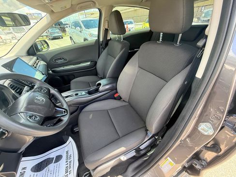 Used 2021 Honda HR-V LX image 9