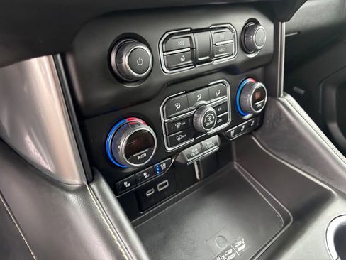 Used 2023 Chevrolet Suburban Premier RWD image 20