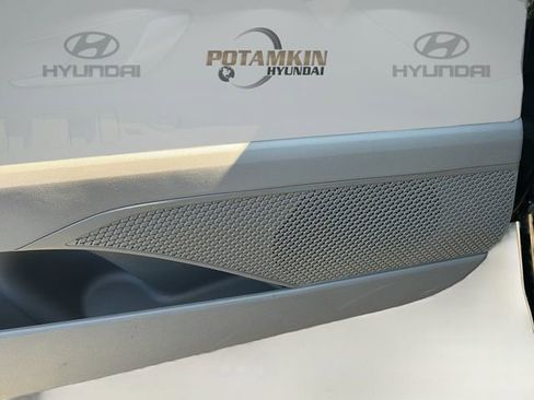 Certified 2025 Hyundai Elantra SEL image 19