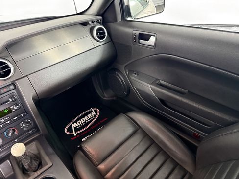 Used 2007 Ford Mustang Shelby GT500 RWD image 29