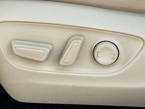 Used 2021 Toyota Highlander XLE image 25