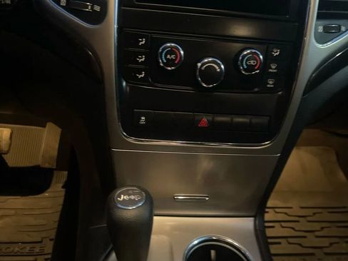 Used 2012 Jeep Grand Cherokee Laredo w/ Laredo E Group image 19