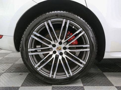 Used 2018 Porsche Macan Turbo image 17