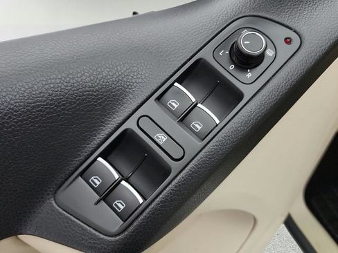 Used 2016 Volkswagen Tiguan SEL FWD image 21