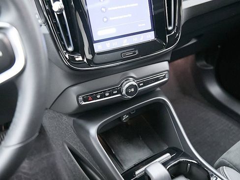 Certified 2023 Volvo XC40 Recharge Ultimate w/ Protection Package Premier image 15