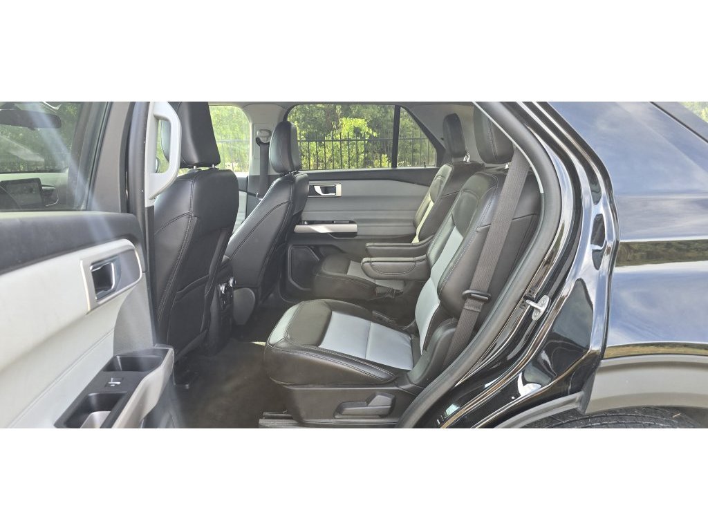 Used 2024 Ford Explorer XLT w/ Equipment Group 202A AWD/4WD image 9