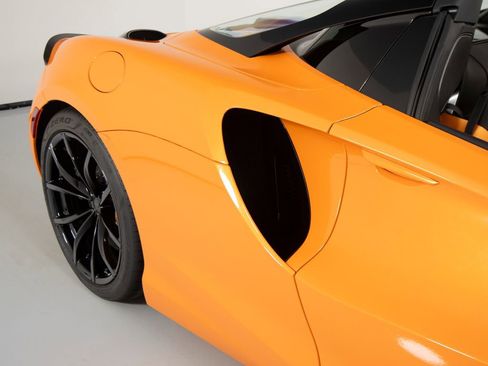 Used 2025 McLaren Artura Spider image 42