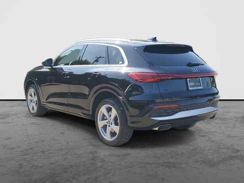 Used 2025 Audi Q5 Premium Plus w/ Premium Plus AWD/4WD image 3