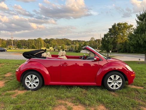 Used 2009 Volkswagen Beetle S image 4