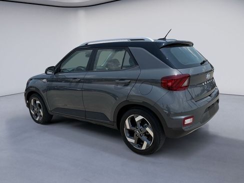 Used 2024 Hyundai Venue Limited FWD image 3