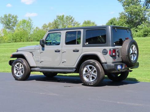 Certified 2018 Jeep Wrangler Unlimited Sahara AWD/4WD image 21