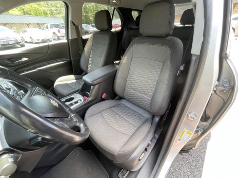 Used 2019 Chevrolet Equinox LT w/ Driver Convenience Package FWD image 9