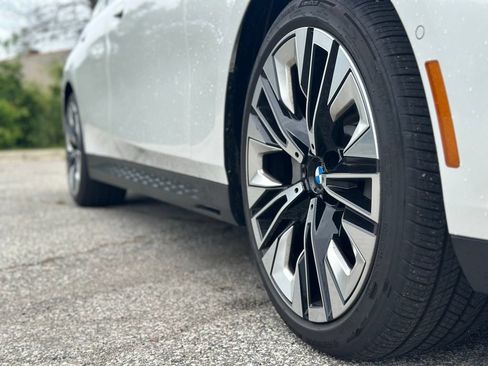 New 2026 BMW 530i xDrive w/ Premium Package AWD/4WD image 9