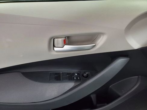Used 2020 Toyota Corolla LE image 25