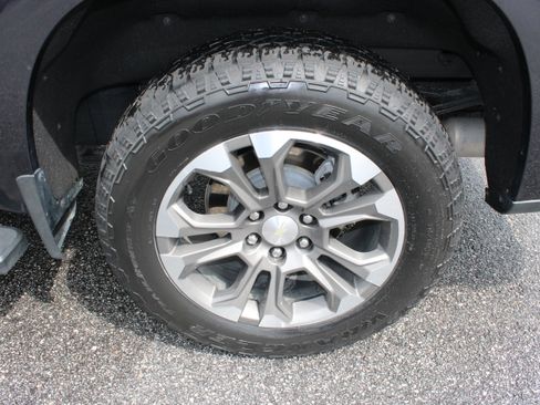Used 2022 Chevrolet Silverado 1500 High Country w/ Z71 Off-Road Package AWD/4WD image 12