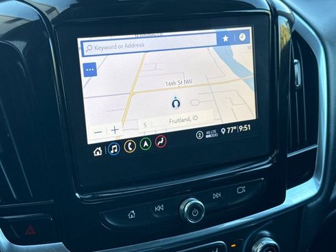 Used 2021 Chevrolet Traverse LT w/ LT Premium Package image 17