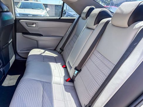 Used 2015 Toyota Camry SE FWD image 17