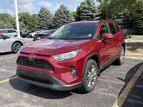 Used 2019 Toyota RAV4 XLE Premium w/ Cold Weather Package AWD/4WD image 3
