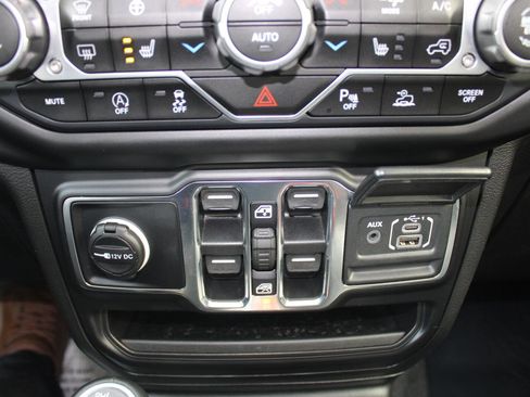 Used 2021 Jeep Gladiator Overland image 23
