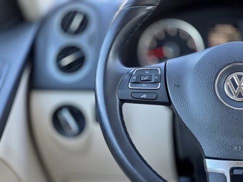 Used 2016 Volkswagen Tiguan S image 36
