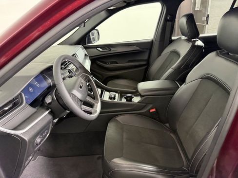 New 2025 Jeep Grand Cherokee Altitude w/ Trailer Tow Package image 9