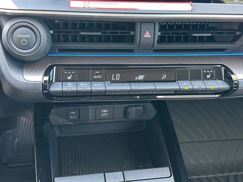 Used 2025 Toyota Prius XLE FWD image 23