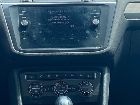 Used 2019 Volkswagen Tiguan SEL FWD image 9