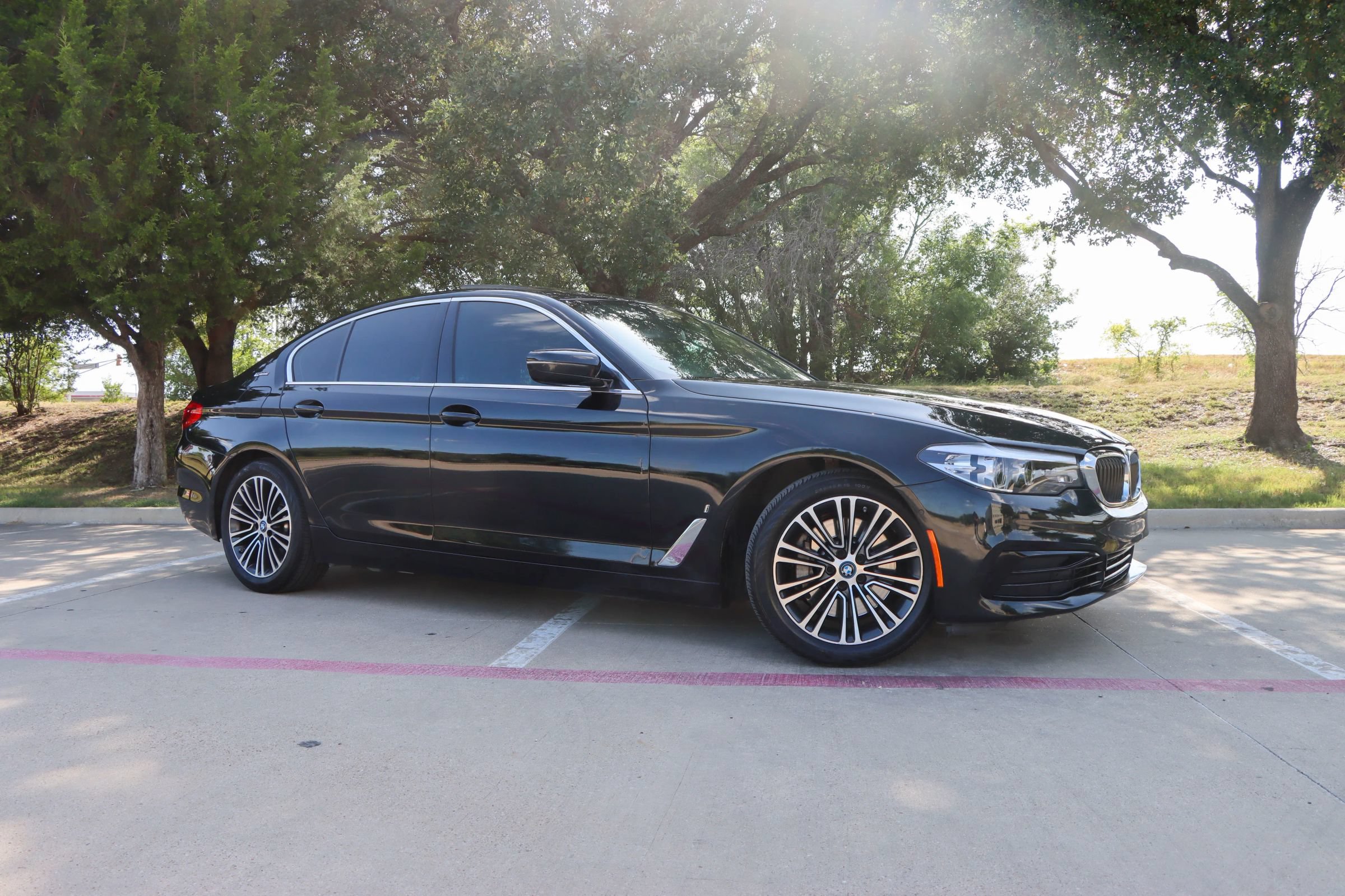 Used 2019 BMW 530e w/ Convenience Package RWD image 1