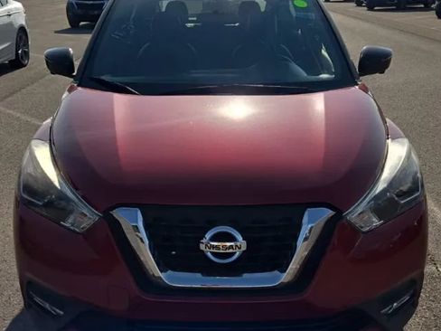Used 2019 Nissan Kicks SR w/ SR Premium Package FWD image 3